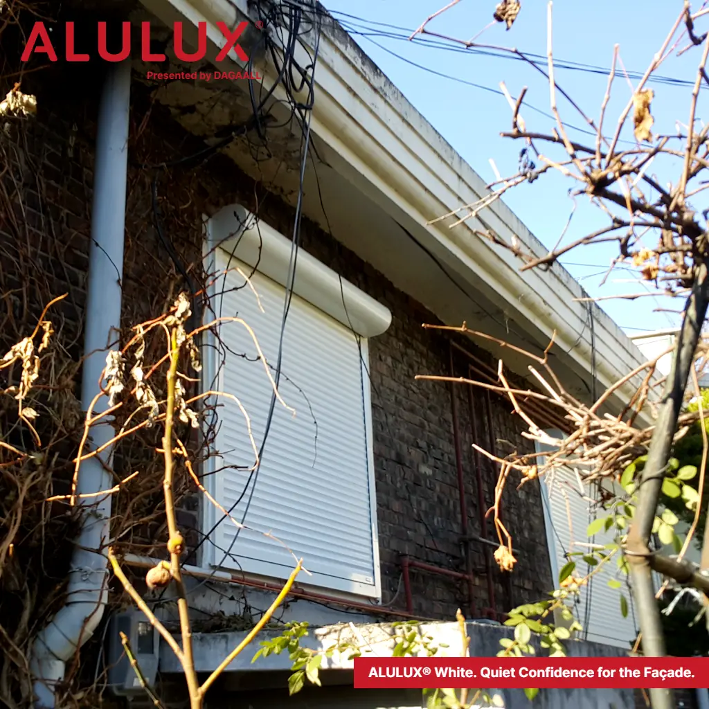 Façade를 완성하는 단 하나의 화이트 | ALULUX 롤러셔터